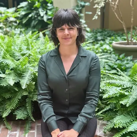 headshot photo of Elizabeth Tarulis